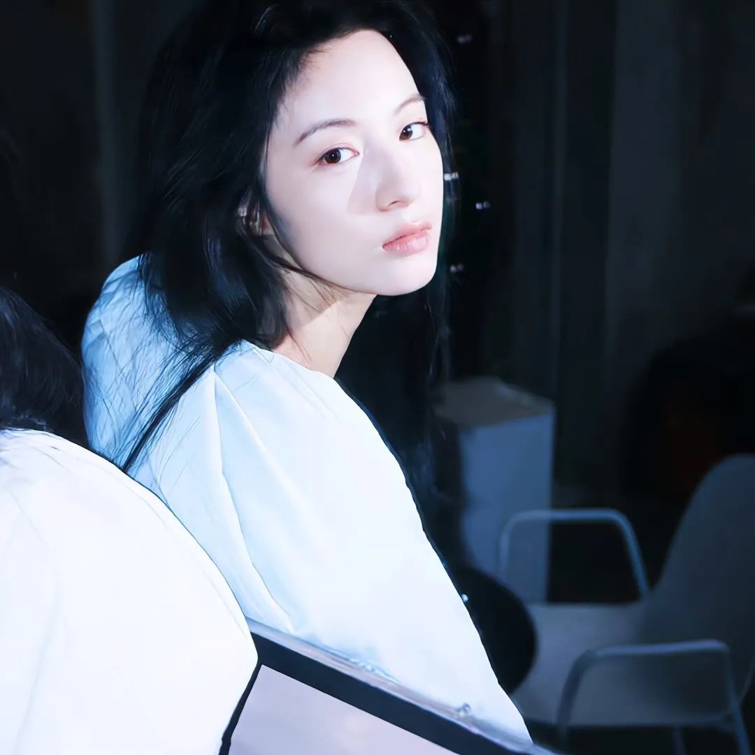 桃花暗里鹤长音